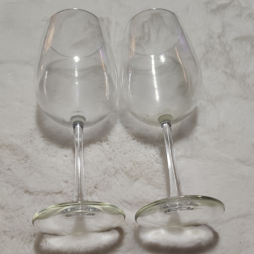 VINTAGE  CLEAR GLASS WINE GOBLETS. SET OF 2.